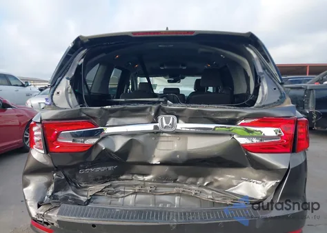 2018 Honda Odyssey Elite z USA, uszkodzony, nr VIN 5FNRL6H99JB032548